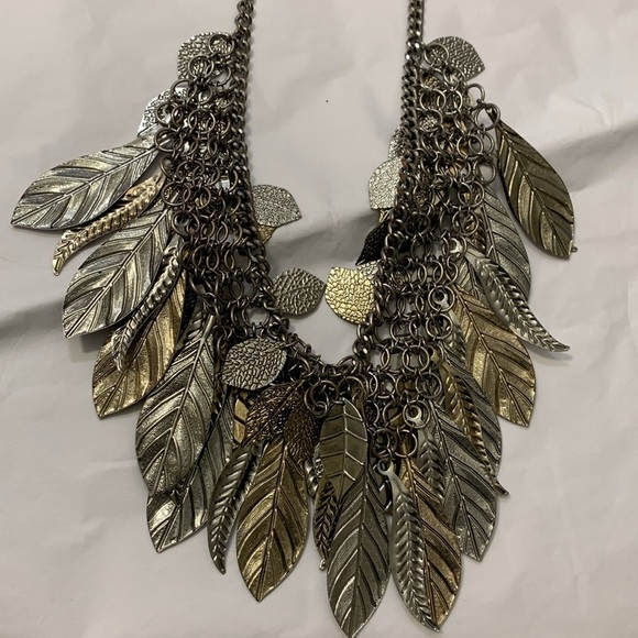 Tri Color Leaf Necklace & Earrings Set - Picture 5 of 8